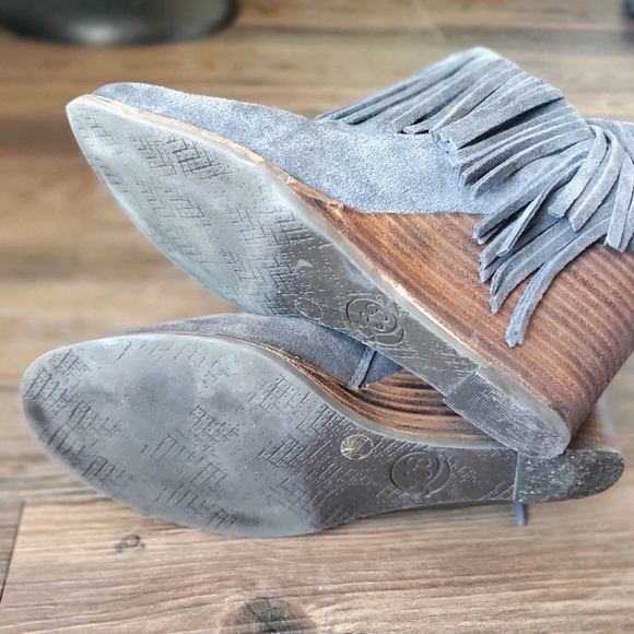 Lucky Brand | Yachin Fringe Booties - Picture 3 of 14